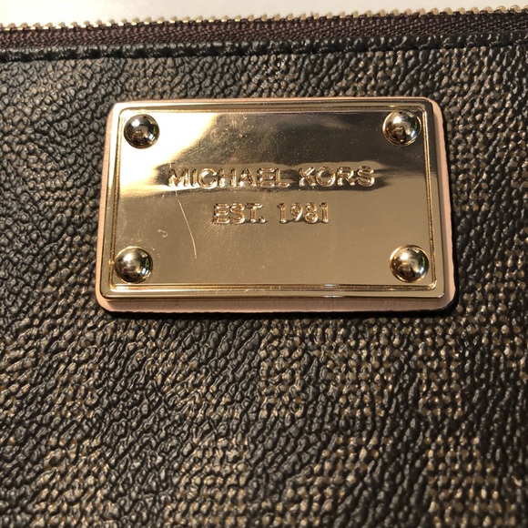 Michael Kors wristlet! - Picture 3 of 5